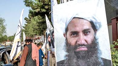 خلال صلاة عيد الفطر.. ظهور علني نادر لزعيم طالبان